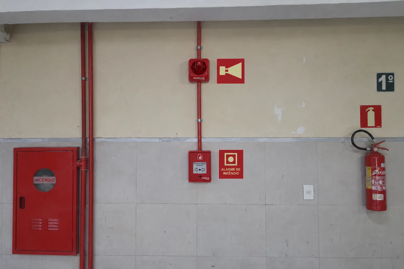 Instalação de sistema de alarme de incêndio